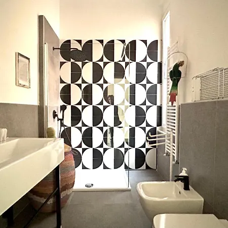 Stylish Terrace Apartment: Historic Centre Haven *