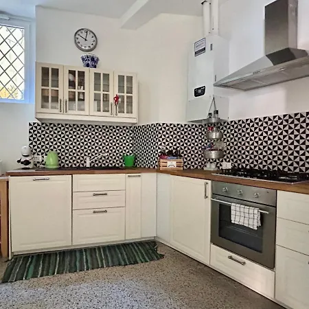 Stylish Terrace Apartment: Historic Centre Haven * La Spezia